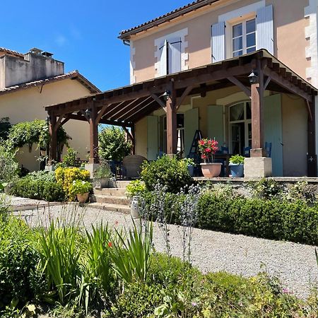La Grange Terrou Guest House Saint-Germain-de-Confolens Екстериор снимка