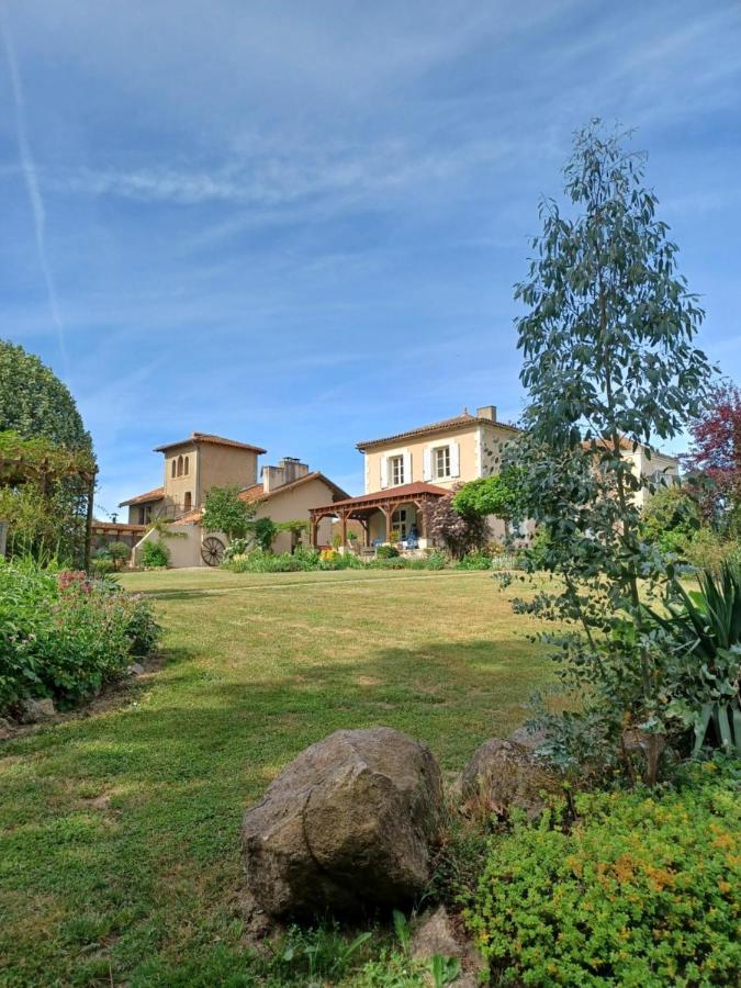 La Grange Terrou Guest House Saint-Germain-de-Confolens Екстериор снимка