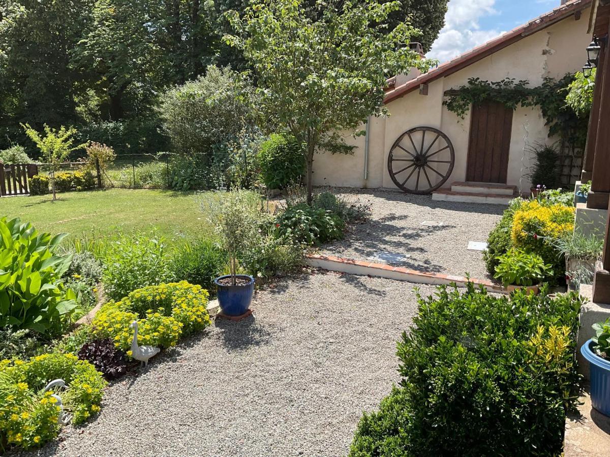 La Grange Terrou Guest House Saint-Germain-de-Confolens Екстериор снимка