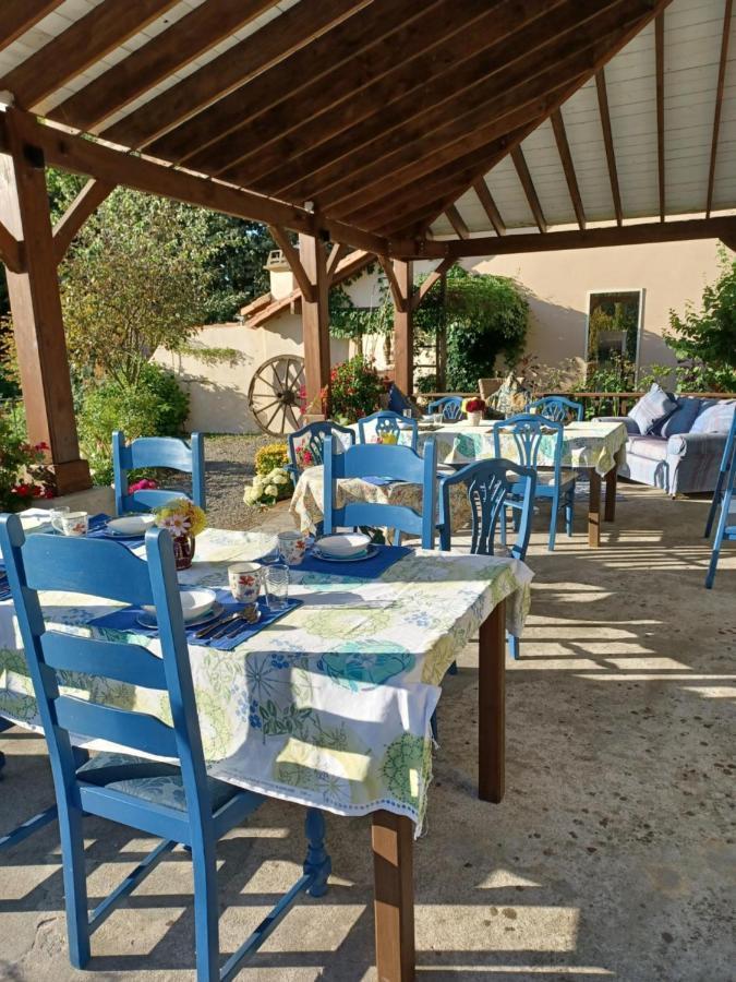 La Grange Terrou Guest House Saint-Germain-de-Confolens Екстериор снимка