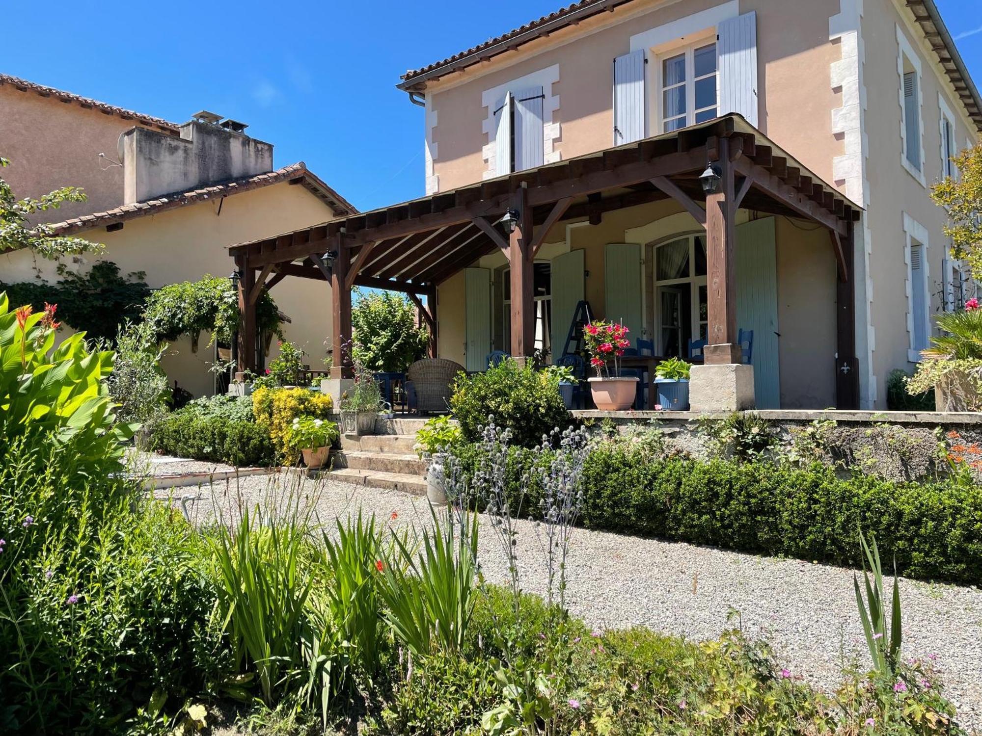 La Grange Terrou Guest House Saint-Germain-de-Confolens Екстериор снимка