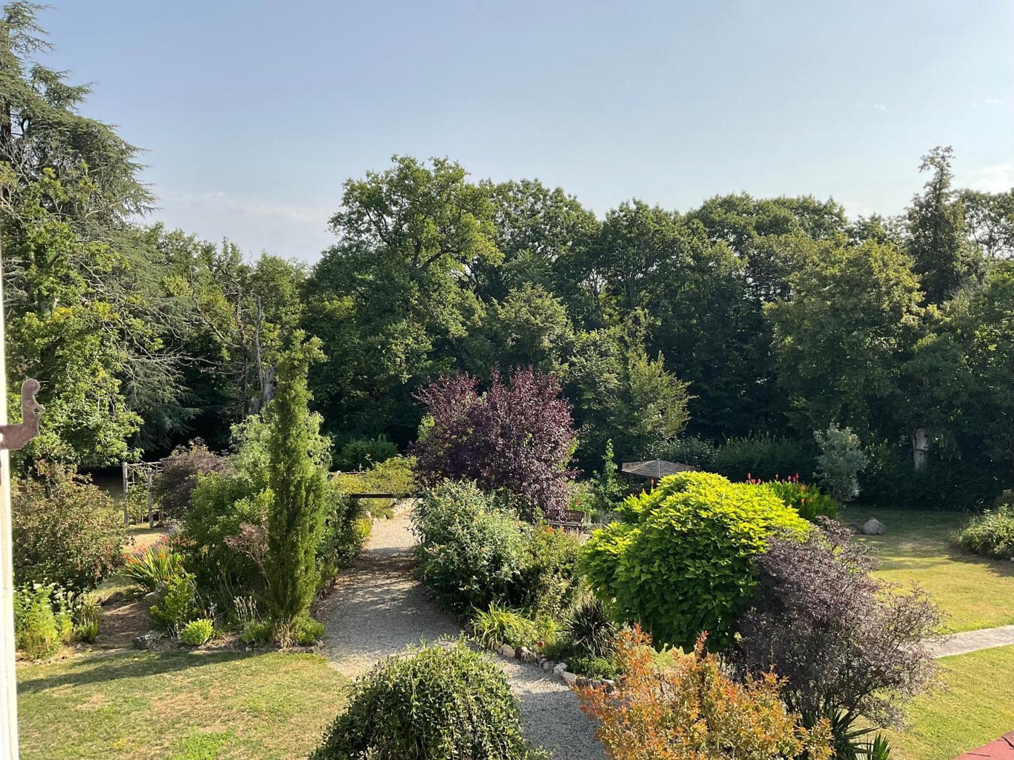 La Grange Terrou Guest House Saint-Germain-de-Confolens Екстериор снимка