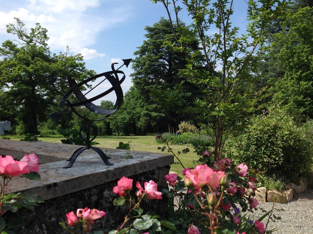 La Grange Terrou Guest House Saint-Germain-de-Confolens Екстериор снимка