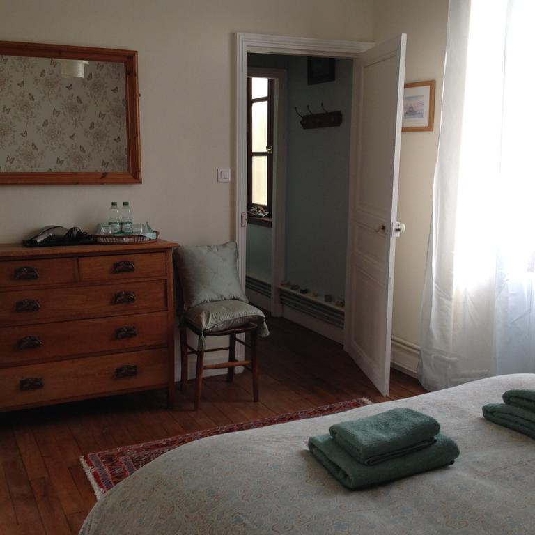 La Grange Terrou Guest House Saint-Germain-de-Confolens Екстериор снимка