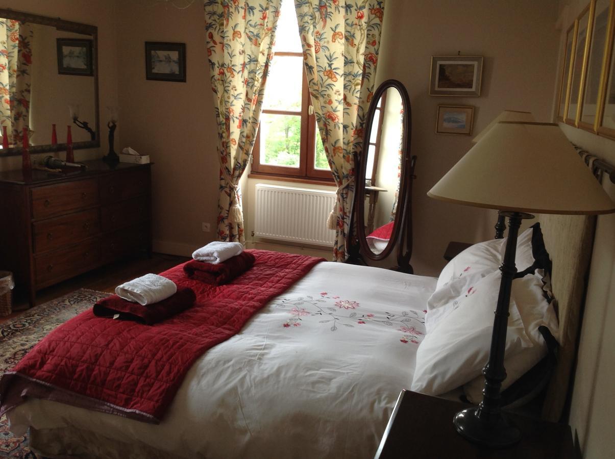 La Grange Terrou Guest House Saint-Germain-de-Confolens Екстериор снимка